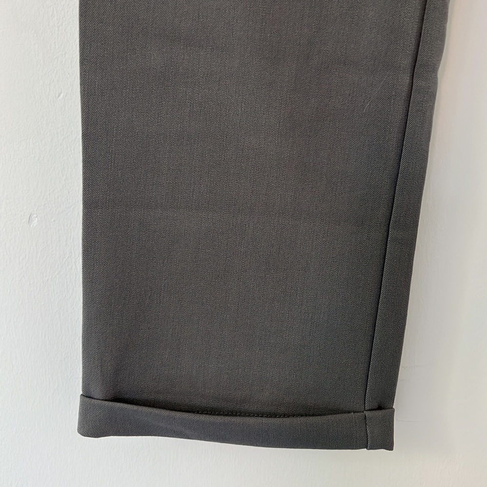 Old Navy Women’s Pants size 8 in Gray with Cuffs - Picture 3 of 6